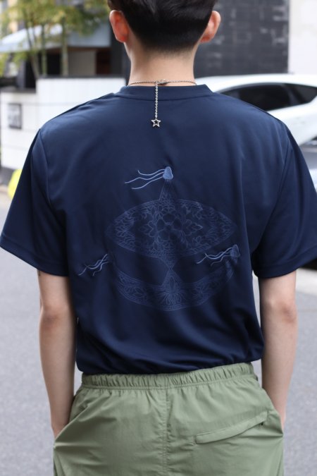 rajabrooke（ラジャブルック）のWAU LOGO DRY TEE-NAVY（カットソー）の通販サイト-大阪 堀江 PALETTE art  alive（パレットアートアライヴ）-