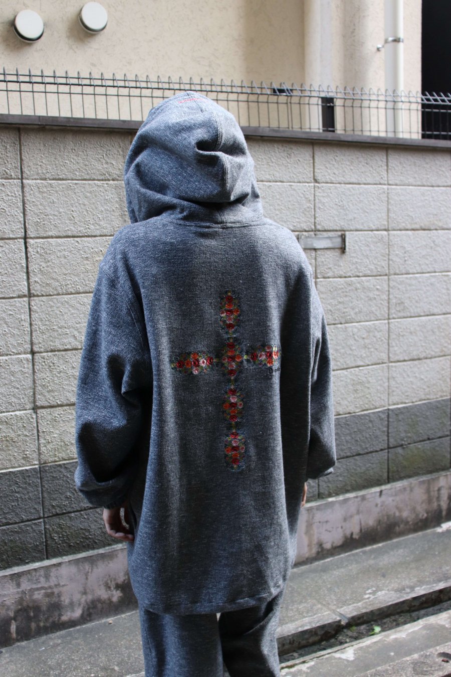 Children of the discordance（チルドレン オブ ザ ディスコーダンス）のCHILLSIDE  HOODIE-GRAY（パーカー）の通販サイト-大阪 堀江 PALETTE art alive（パレットアートアライヴ）-