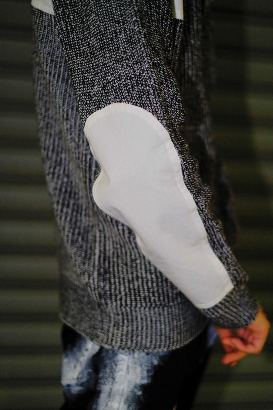 YUKI HASHIMOTO（ユウキ ハシモト）のSCARF ATTACHED ARMY