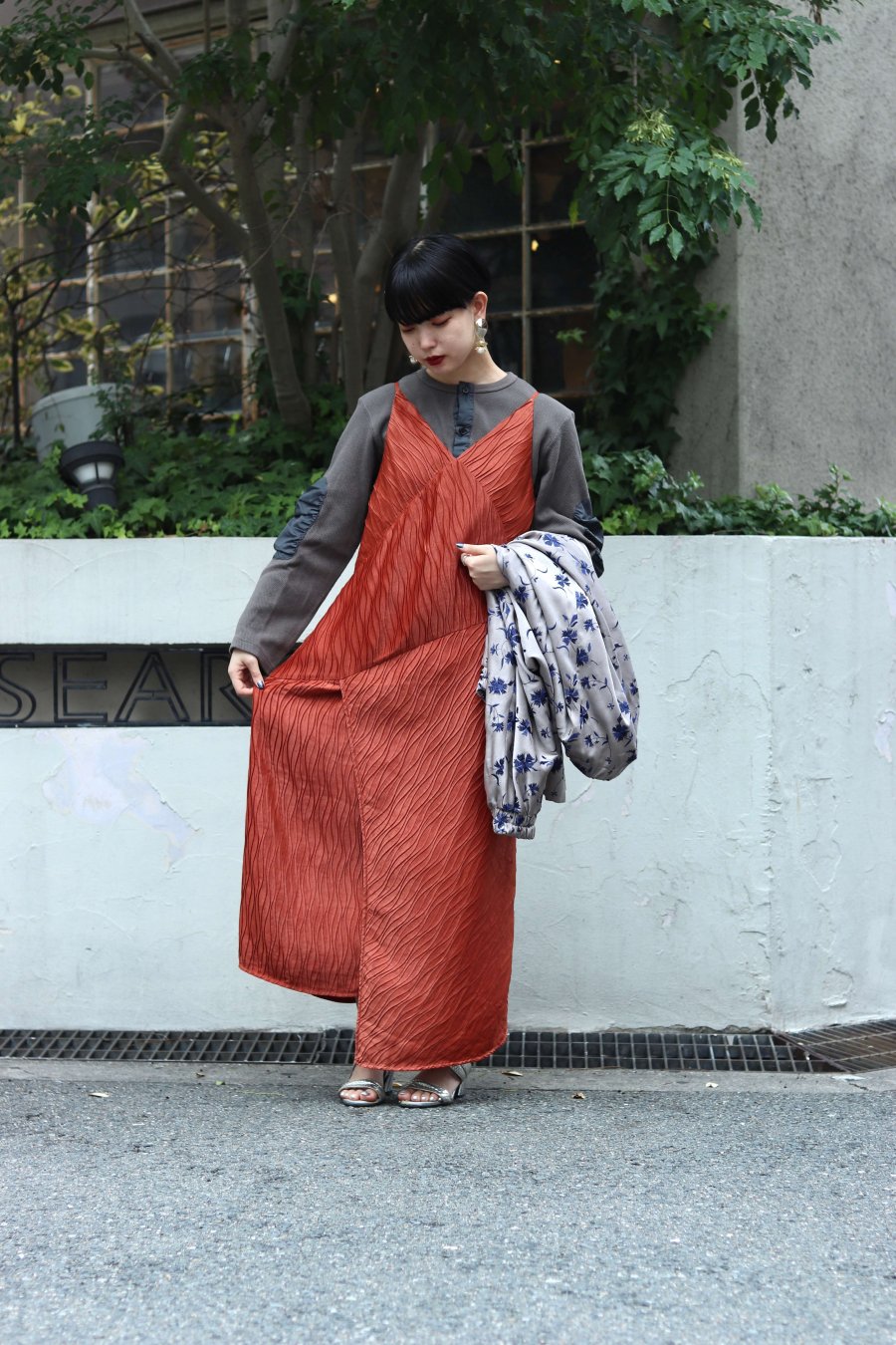 BELPER（ベルパー）のPLEATED DRESS-KHAKI（ノースリーブドレス）の