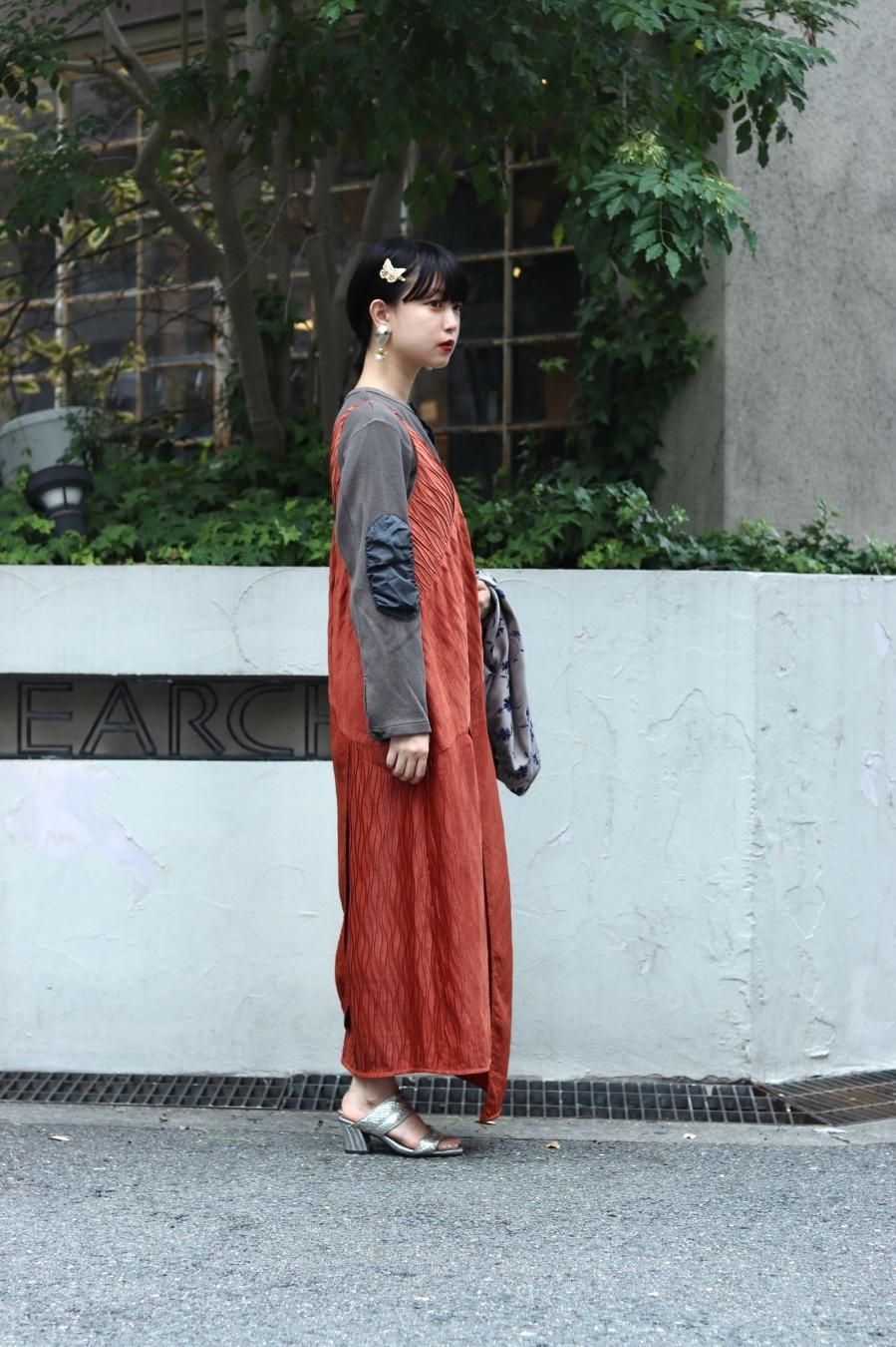 BELPER(ベルパー)のPLEATED DRESS-KHAKI(ノースリーブドレス BELPER(ベルパー)のPLEATED DRESS-KHAKI(ノースリーブドレス