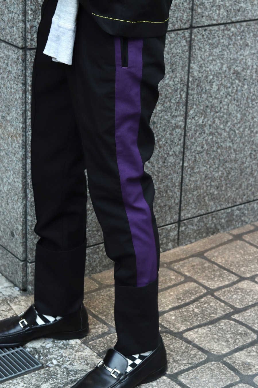 YUKI HASHIMOTO（ユウキ ハシモト）のSIDE LINED TROUSERS BLACK（スリムパンツ）の通販サイト-大阪 堀江  PALETTE art alive（パレットアートアライヴ）-