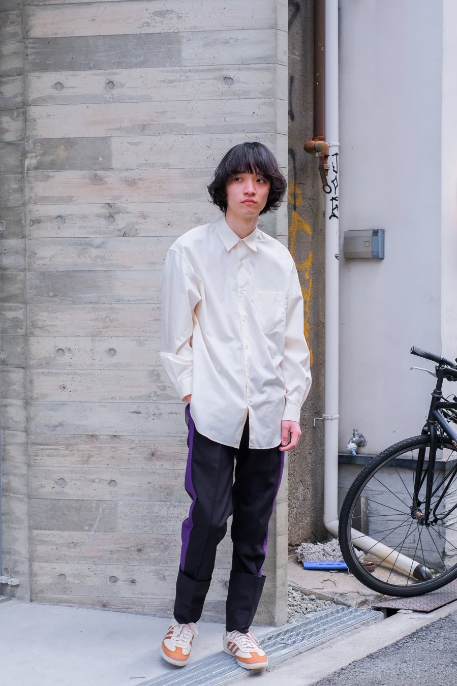 YUKI HASHIMOTO（ユウキ ハシモト）のSIDE LINED TROUSERS BLACK（スリムパンツ）の通販サイト-大阪 堀江  PALETTE art alive（パレットアートアライヴ）-