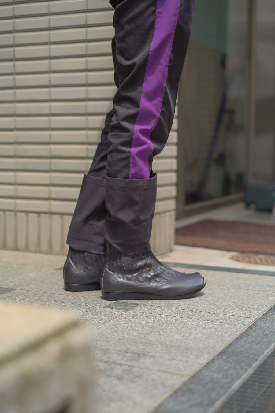 YUKI HASHIMOTO（ユウキ ハシモト）のSIDE LINED TROUSERS BLACK（スリムパンツ）の通販サイト-大阪 堀江  PALETTE art alive（パレットアートアライヴ）-