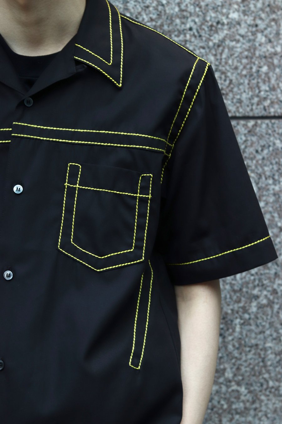 YUKI HASHIMOTO（ユウキ ハシモト）のCONTRAST STICH SHORTSLEEVE SHIRTS  BLACK（シャツ）の通販サイト-大阪 堀江 PALETTE art alive（パレットアートアライヴ）-