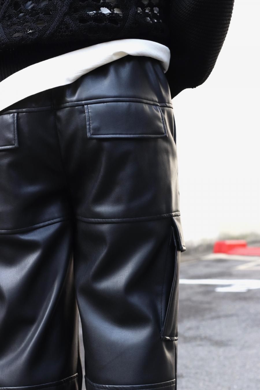 KIIT（キート）のSYNTHETIC LEATHER CARGO PANTS（フェイクレザー 