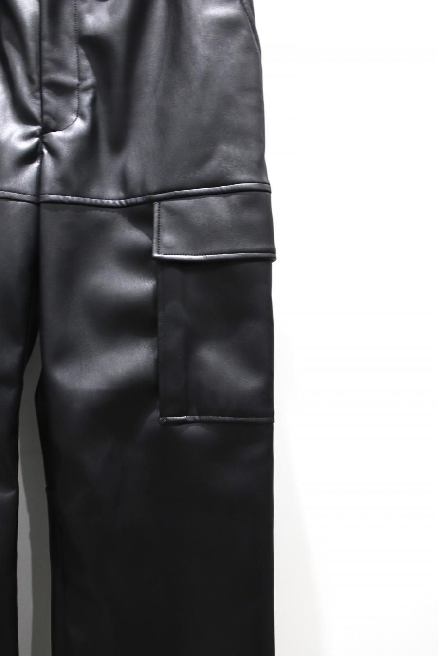 KIIT（キート）のSYNTHETIC LEATHER CARGO PANTS（フェイクレザー