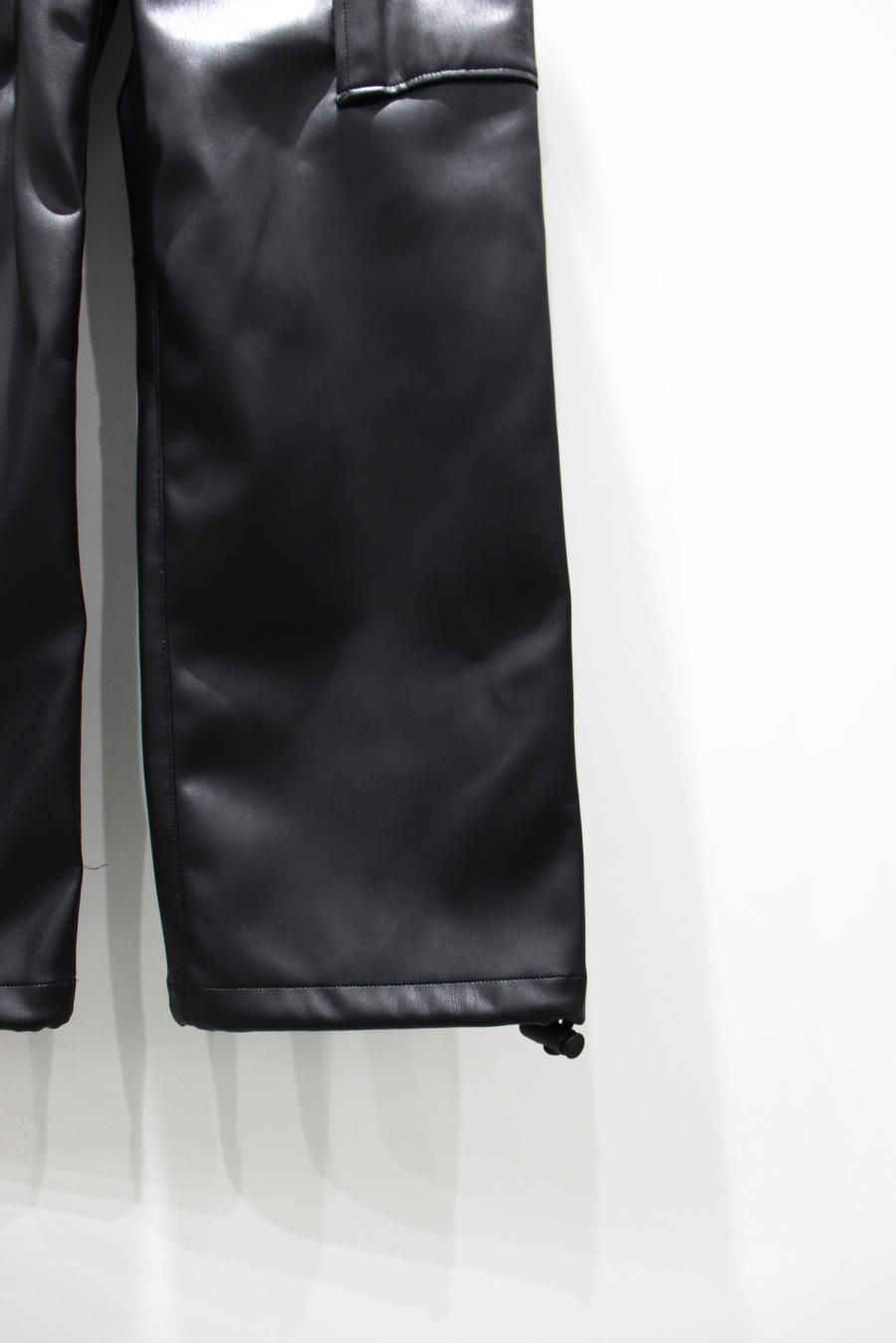 KIIT（キート）のSYNTHETIC LEATHER CARGO PANTS（フェイクレザー