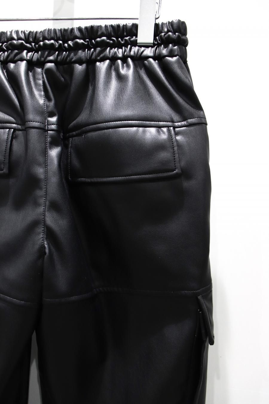 KIIT（キート）のSYNTHETIC LEATHER CARGO PANTS（フェイクレザー