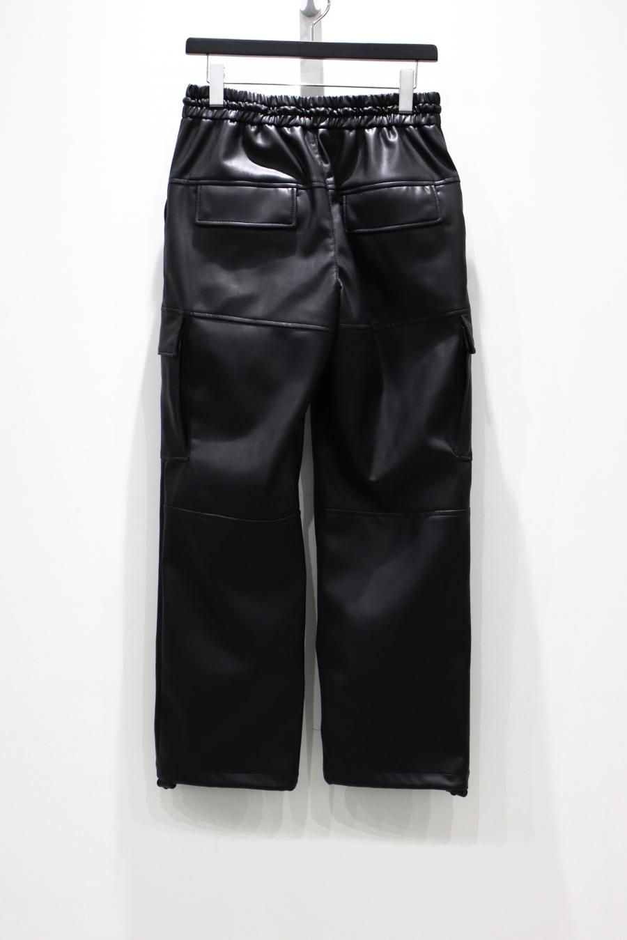 KIIT（キート）のSYNTHETIC LEATHER CARGO PANTS（フェイクレザー