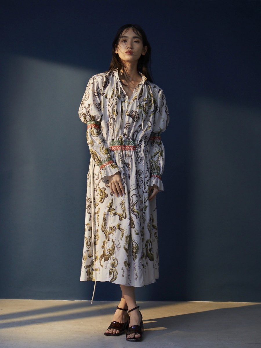 30%OFFtiit tokyo  ater print smocking dress<img class='new_mark_img2' src='https://img.shop-pro.jp/img/new/icons20.gif' style='border:none;display:inline;margin:0px;padding:0px;width:auto;' />