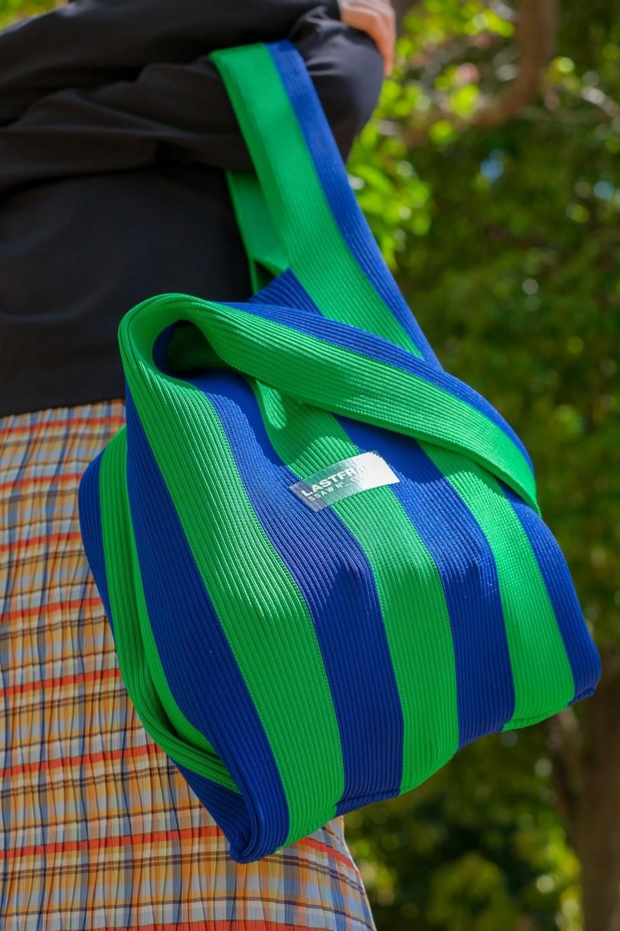 LASTFRAME(ラストフレーム)のSTRIPE MARKET BAG MEDIUM GREEN LASTFRAME(ラストフレーム)のSTRIPE MARKET BAG MEDIUM GREEN