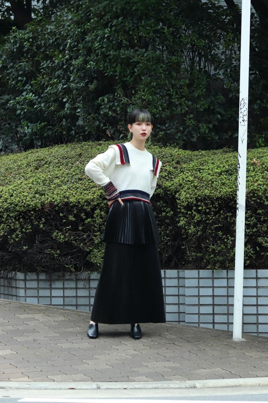 BELPER（ベルパー）のGLOSSY PLEATED SKIRT BLACK（スカート）の通販