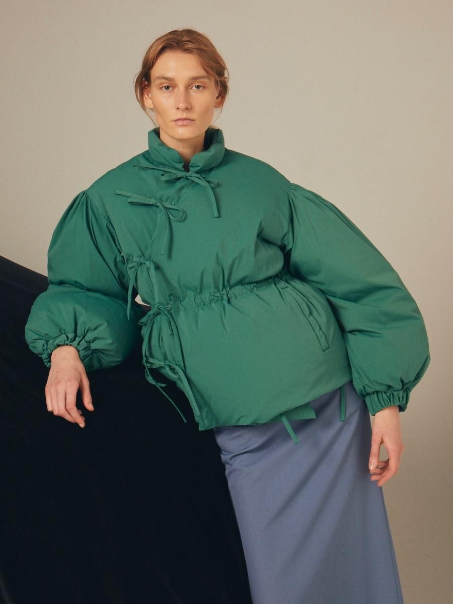 BELPER（ベルパー）のATTACHED DOWN HOOD KHAKIの通販サイト