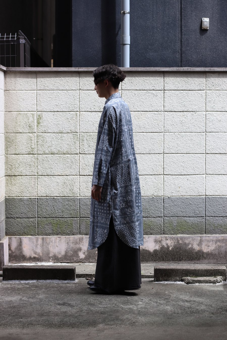 SHINYAKOZUKA（シンヤコズカ）のDRESS WITH RAYN SPOONER BLURRED GREY（シャツコート）の通販サイト-大阪  堀江 PALETTE art alive（パレットアートアライヴ）-