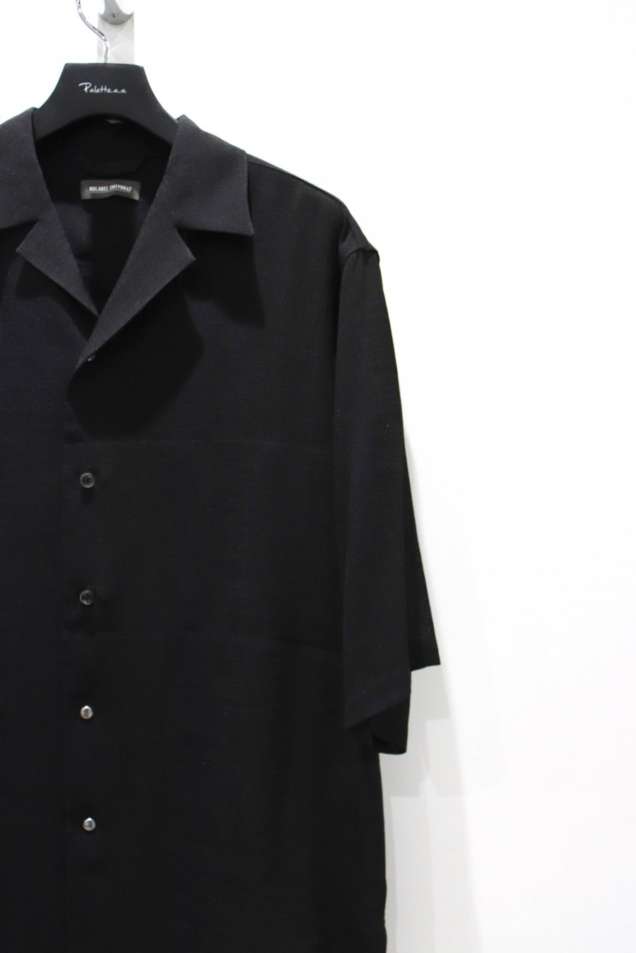 NULABEL（ニューレーベル）のOPEN COLLAR SHT S/S BLACK（シャツ）の通販サイト-大阪 堀江 PALETTE art  alive（パレットアートアライヴ）-