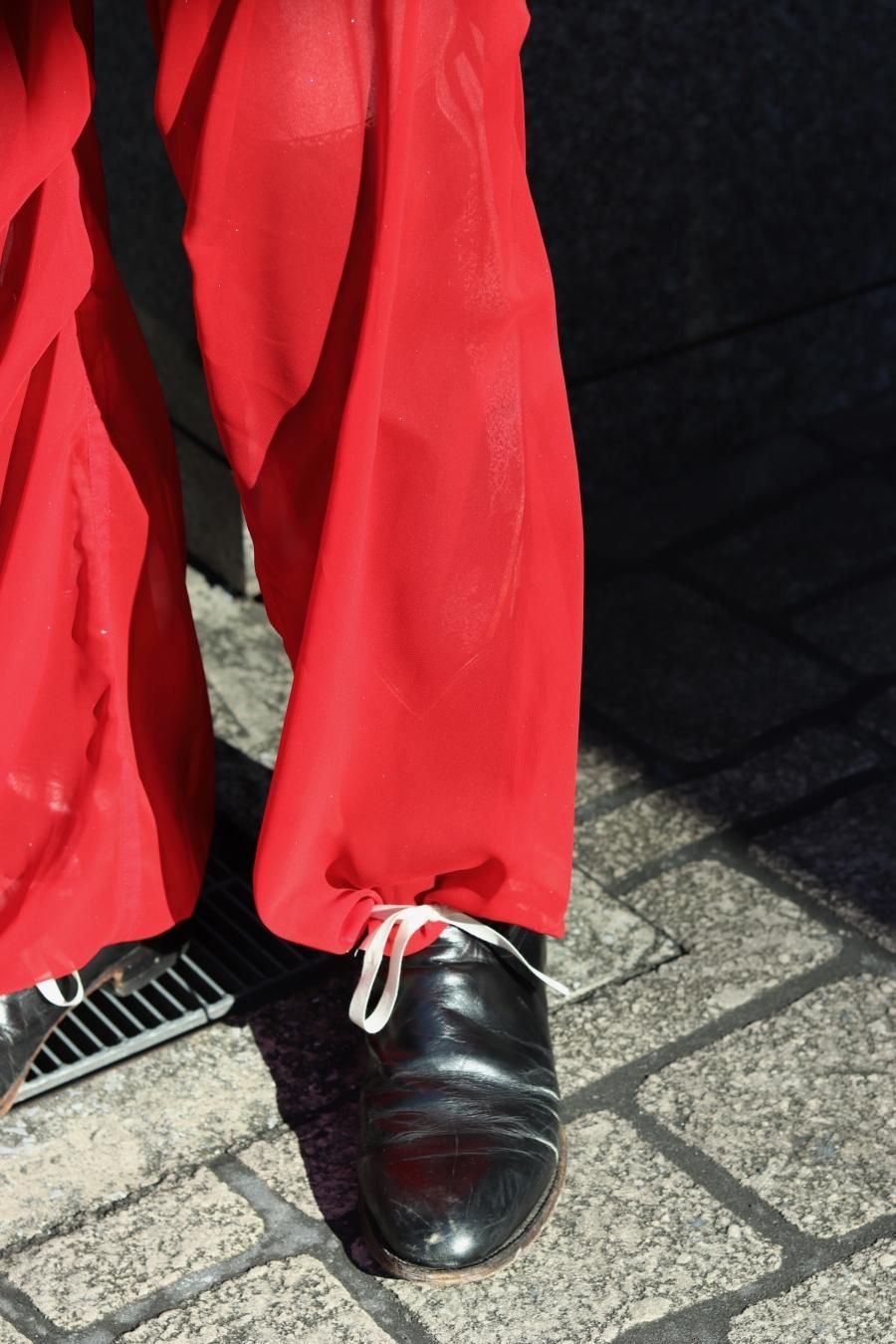MASU（エムエーエスユー）のSEE THROUGH OVER PANTS GLITTER RED