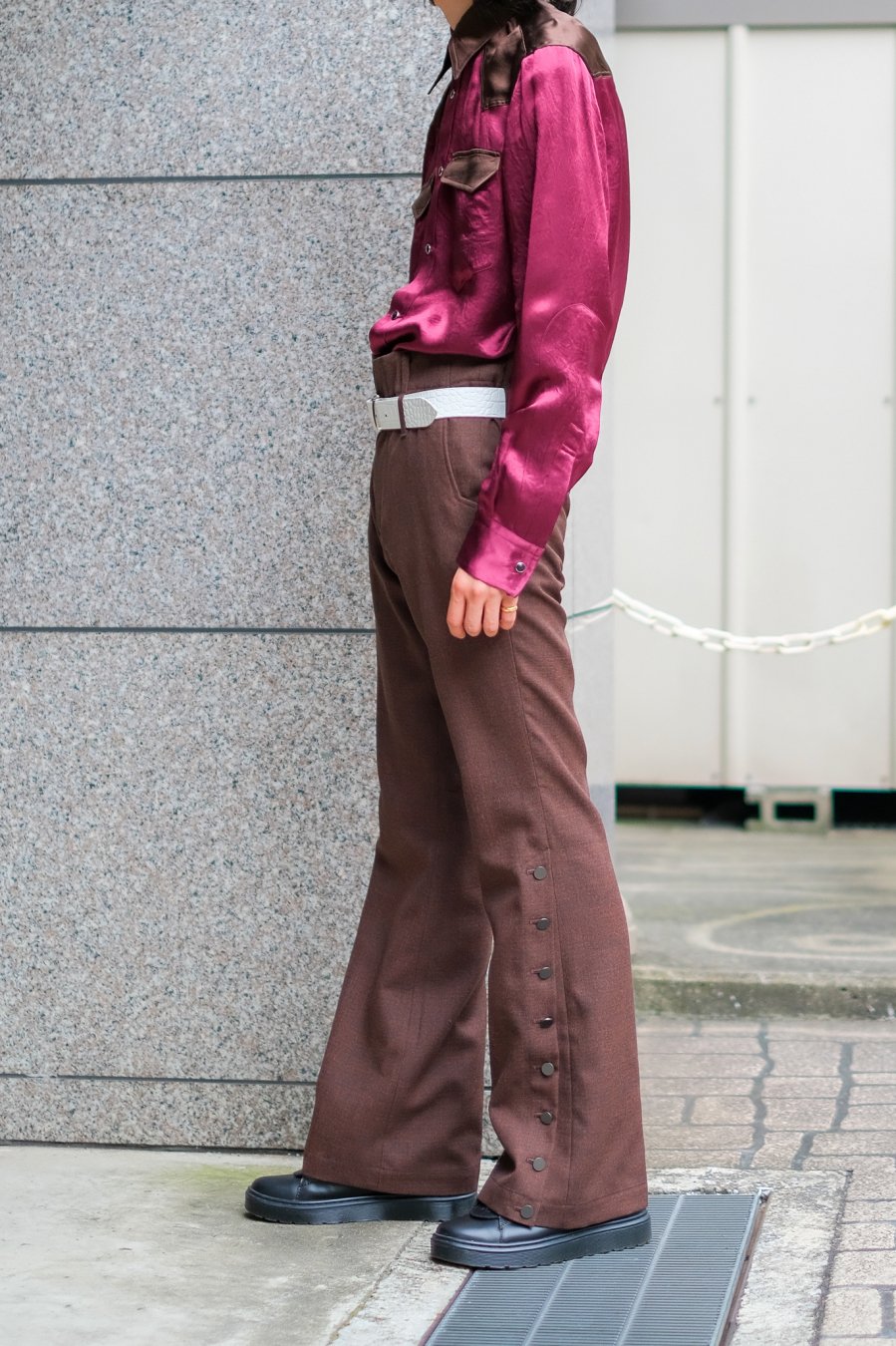 YUKI HASHIMOTO（ユウキ ハシモト）のFLARED SLIM TROUSERS DARK