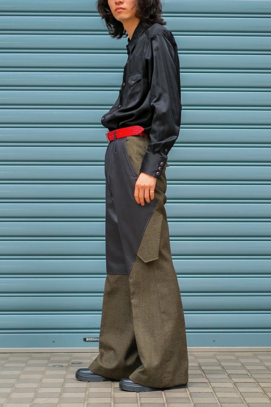 YUKI HASHIMOTO（ユウキ ハシモト）のCOMBINED TROUSERS DARK YELLOWの