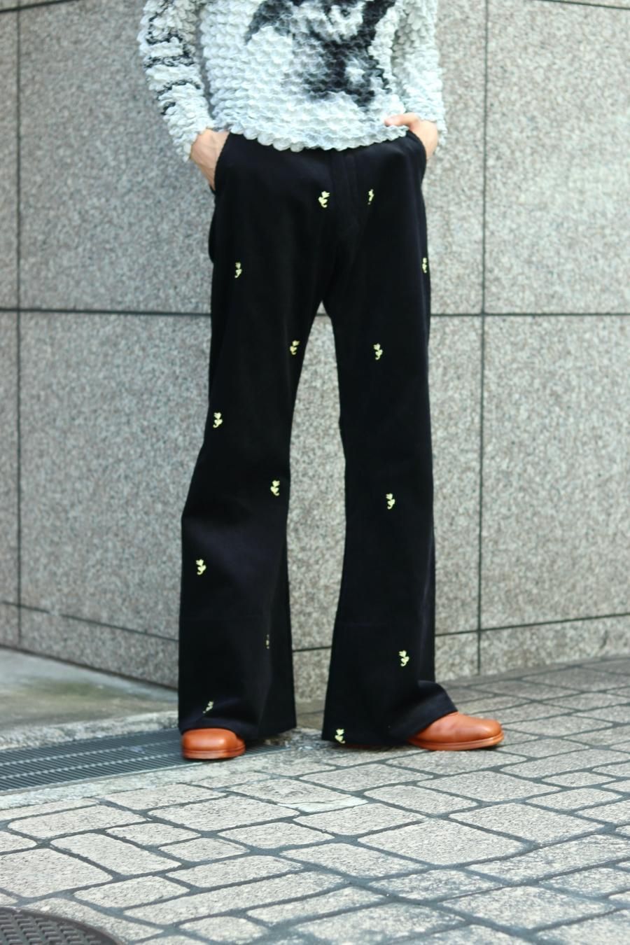 MASU（エムエーエスユー）のSEAMLESS BELL BOTTOM TROUSERS BLACKの