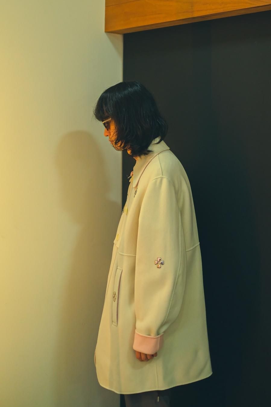 MASU（エムエーエスユー）のZIP-UP CLOVER STUDS COAT WHITEの通販