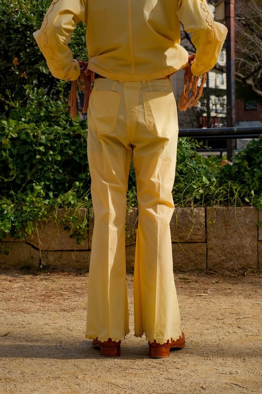 MASU（エムエーエスユー）のSCALLOP FLARE PANTS YELLOWの通販サイト