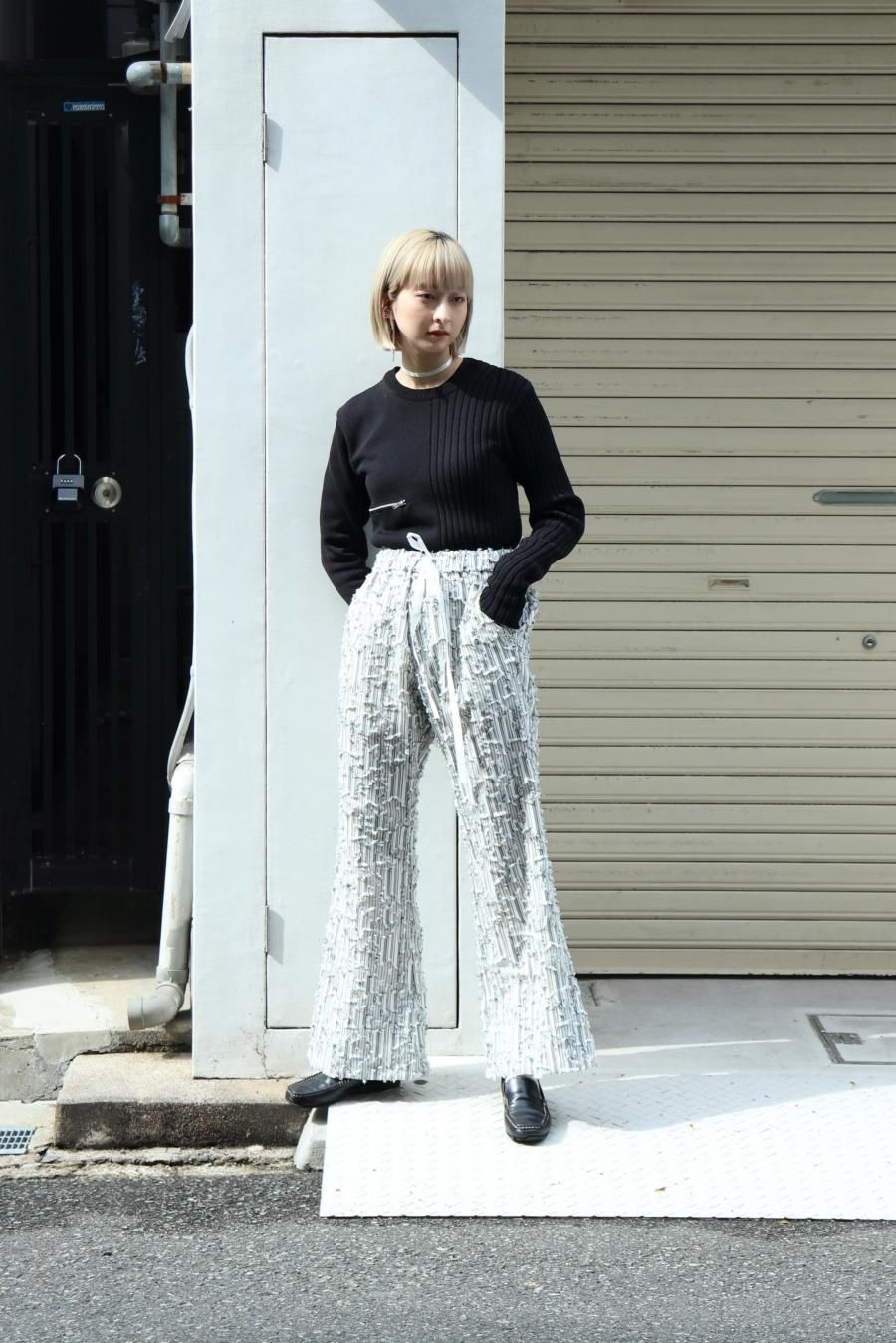 MASU（エムエーエスユー）のSTAR JACQUARD FLARE PANTS WHITEの通販