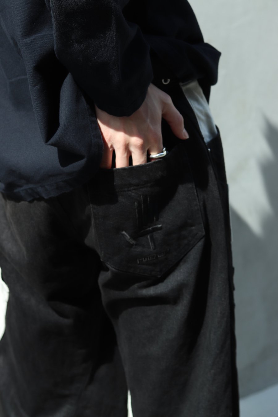 YUKI HASHIMOTO（ユウキ ハシモト）のMAP OUT TWISTED JEANS BLACKの