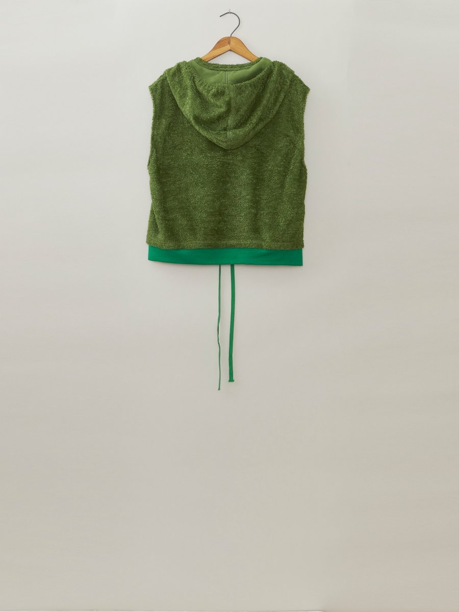 MASU（エムエーエスユー）のSLEEVELESS HOODY GREENの