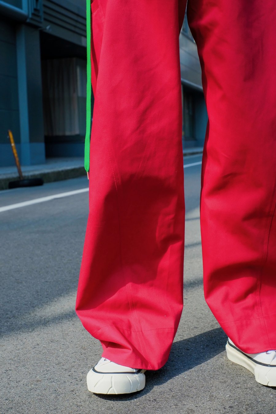 MASU（エムエーエスユー）のCOTTON WIDE TROUSERS REDの通販サイト 