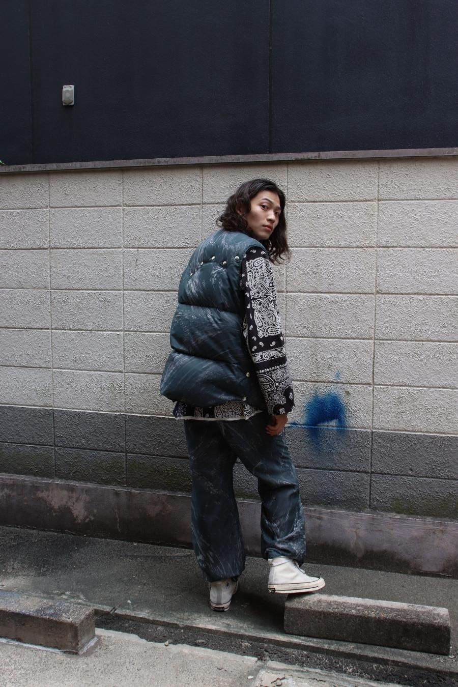 MASU（エムエーエスユー）のMARBLE BANDANA EASY PANTS BLACKの