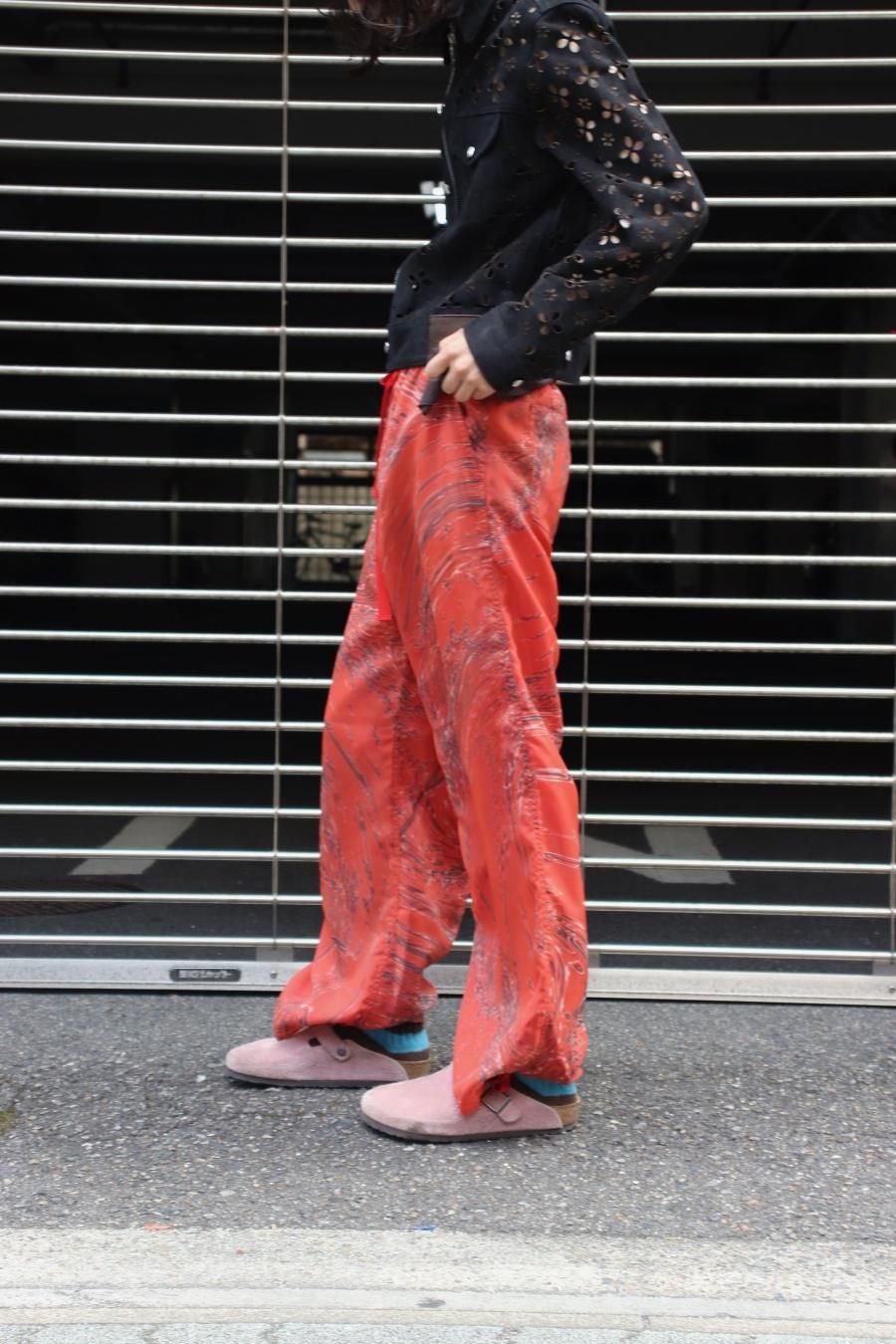 MASU（エムエーエスユー）のMARBLE BANDANA EASY PANTS REDの通販