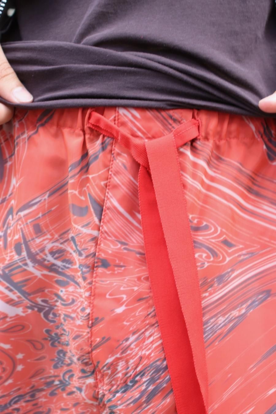 MASU（エムエーエスユー）のMARBLE BANDANA EASY PANTS REDの通販