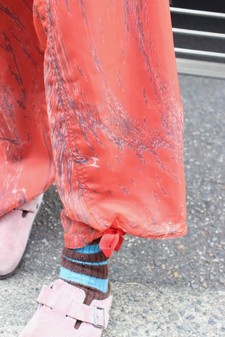 MASU（エムエーエスユー）のMARBLE BANDANA EASY PANTS REDの通販