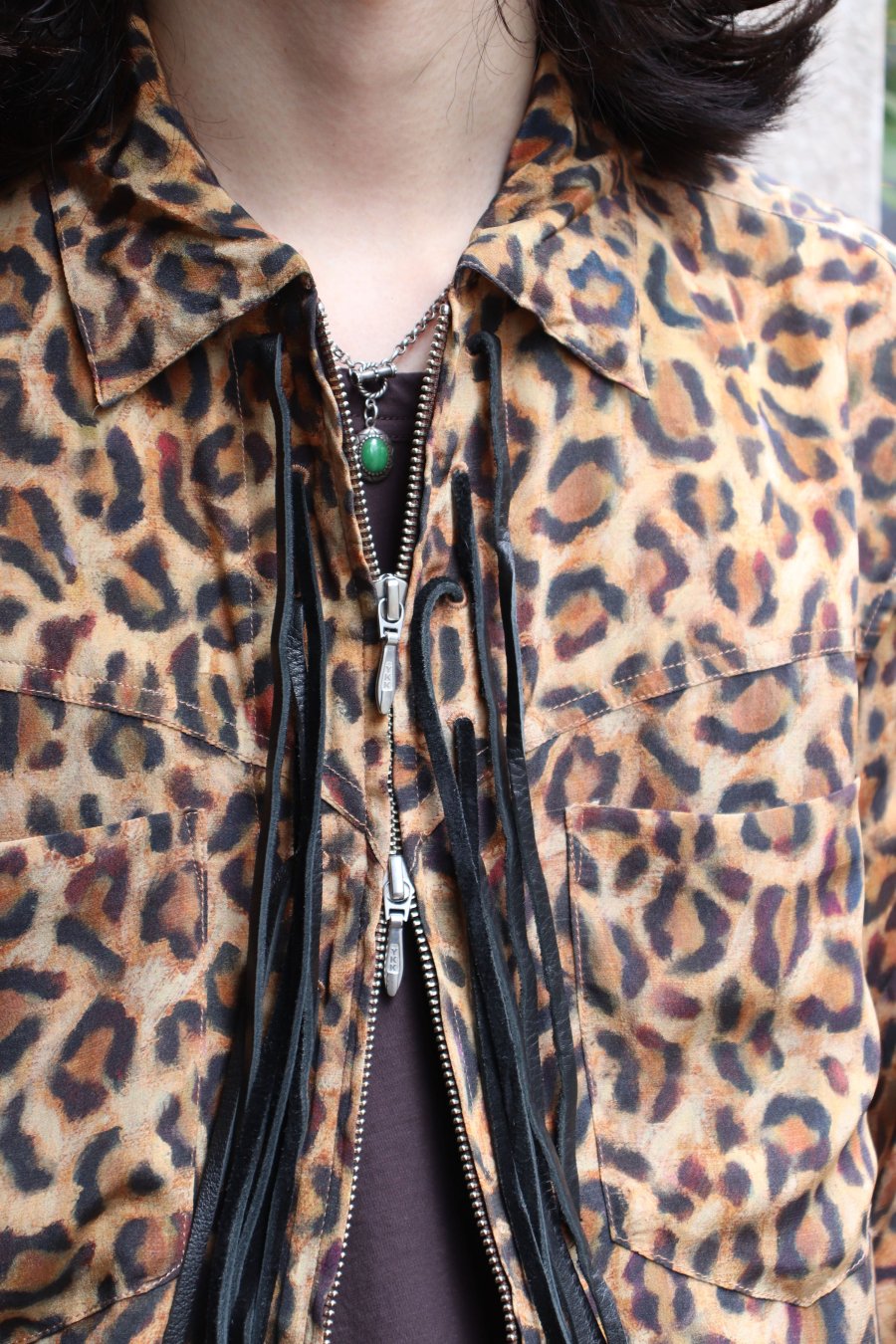 MASU（エムエーエスユー）のZIP-UP LEOPARD SILK SHIRT BROWNの通販