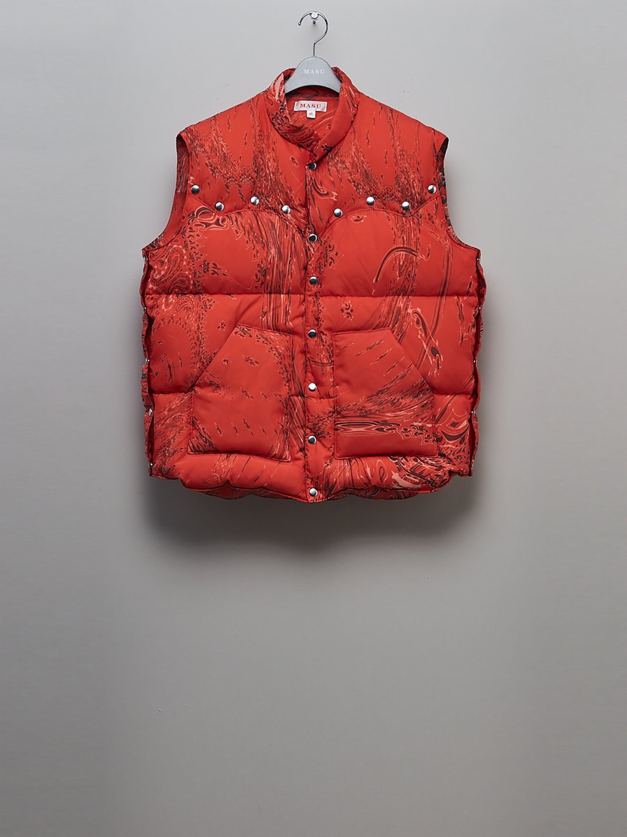 MASU  22aw MARBLE BANDANA PUFFER VEST(RED)<img class='new_mark_img2' src='https://img.shop-pro.jp/img/new/icons15.gif' style='border:none;display:inline;margin:0px;padding:0px;width:auto;' />