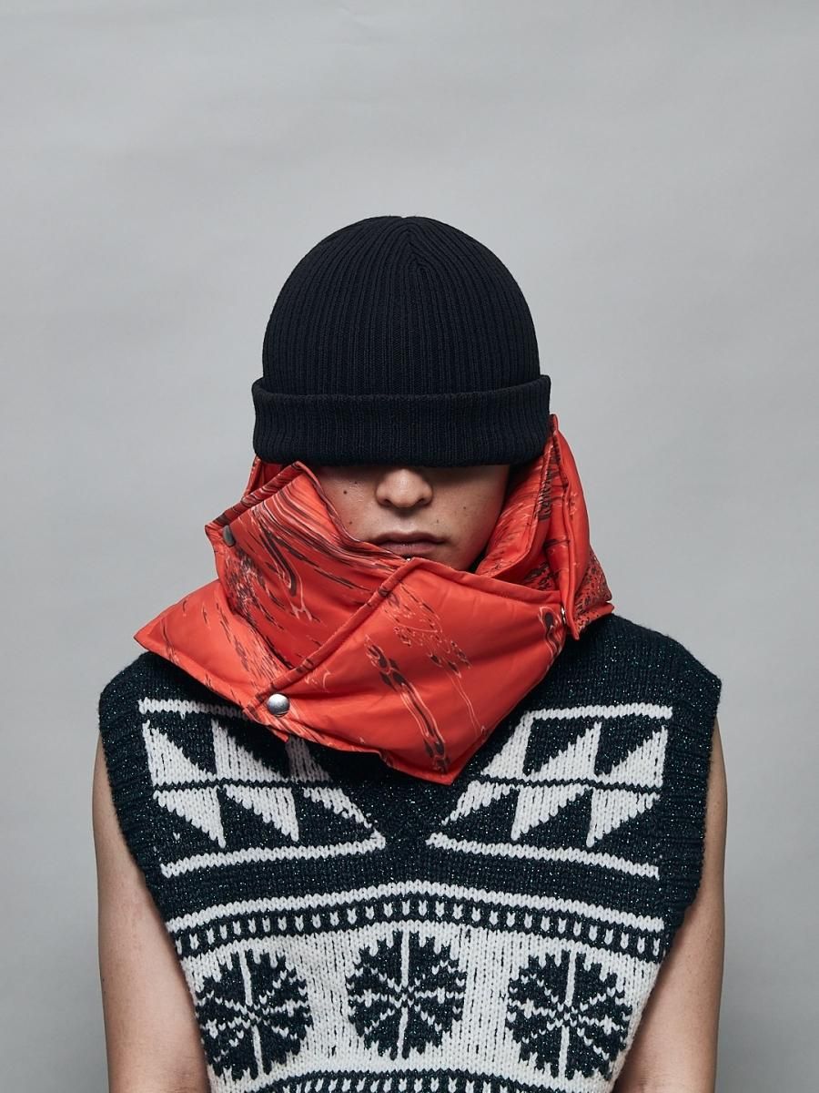 MASU（エムエーエスユー）のDIAMOND PUFFER SCARF REDの通販サイト 