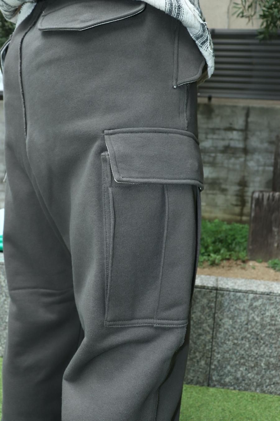 SUGARHILL（シュガーヒル）のRAW EDGE CARGO SWEAT PANTS CHARCOAL