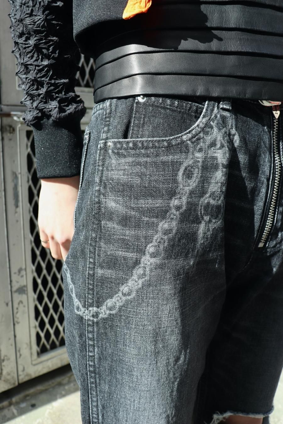 MASU（エムエーエスユー）のDAMAGED FLARE FIT JEANS BLACKの通販 ...