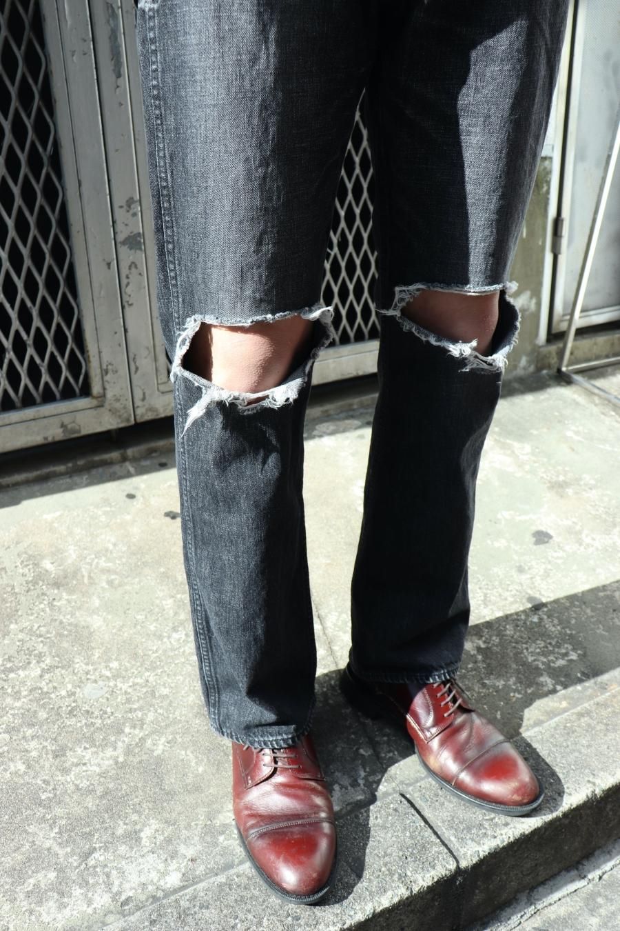 MASU（エムエーエスユー）のDAMAGED FLARE FIT JEANS BLACKの通販