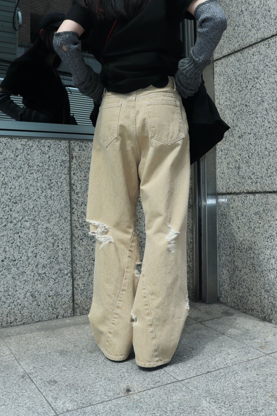 BELPER（ベルパー）のTWISTED DENIM PANTS INDIGO BEIGE（パンツ）の