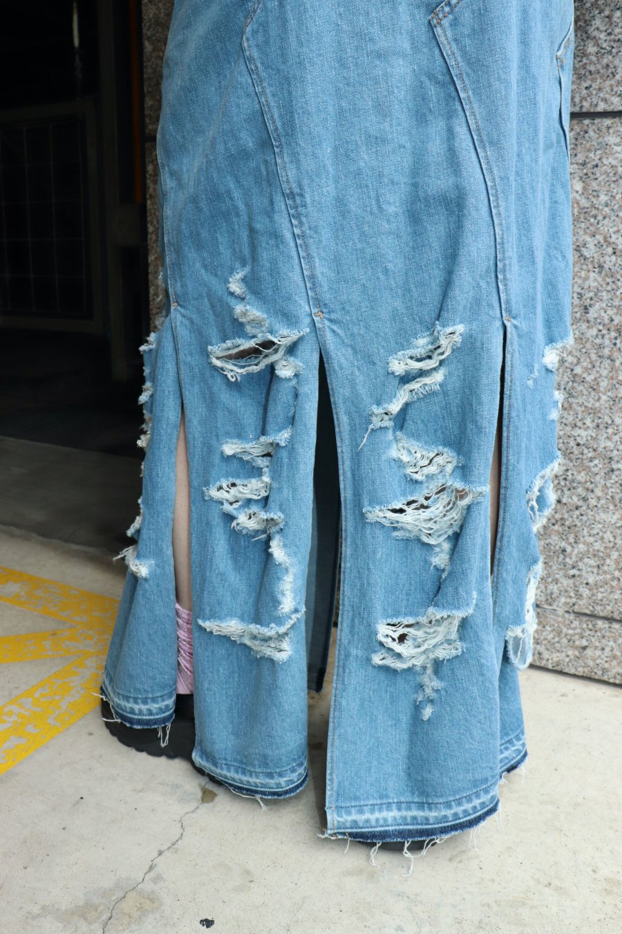 BELPER（ベルパー）のCONSECUTIVE DENIM SKIRT INDIGO（スカート）の 