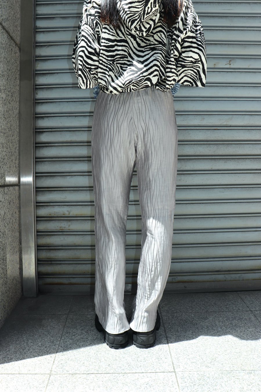 BELPER（ベルパー）のPLEATED PANTS SILVER（パンツ）の通販サイト