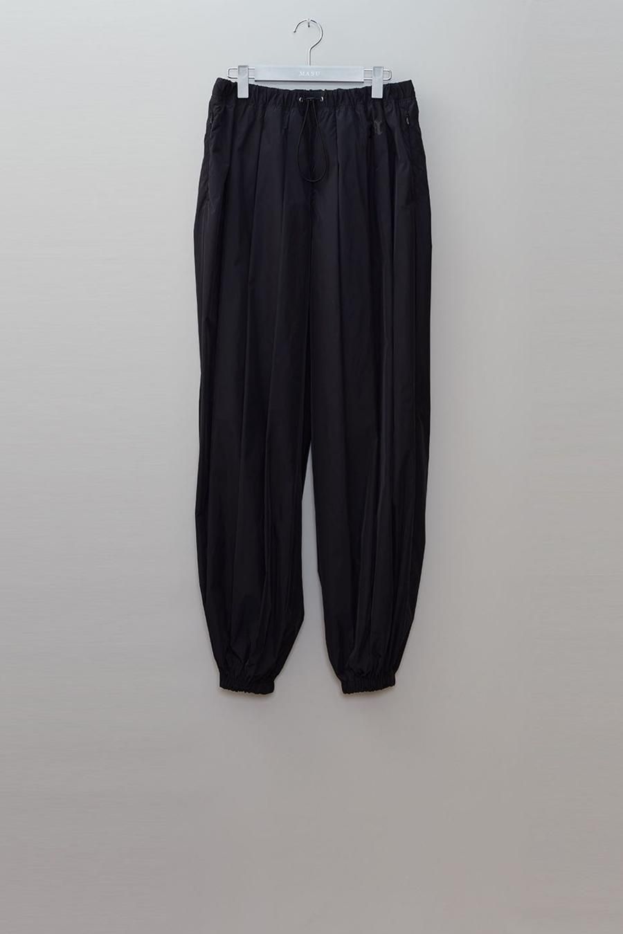 MASU（エムエーエスユー）のNYLON BALLOON PANTS BLACKの通販サイト