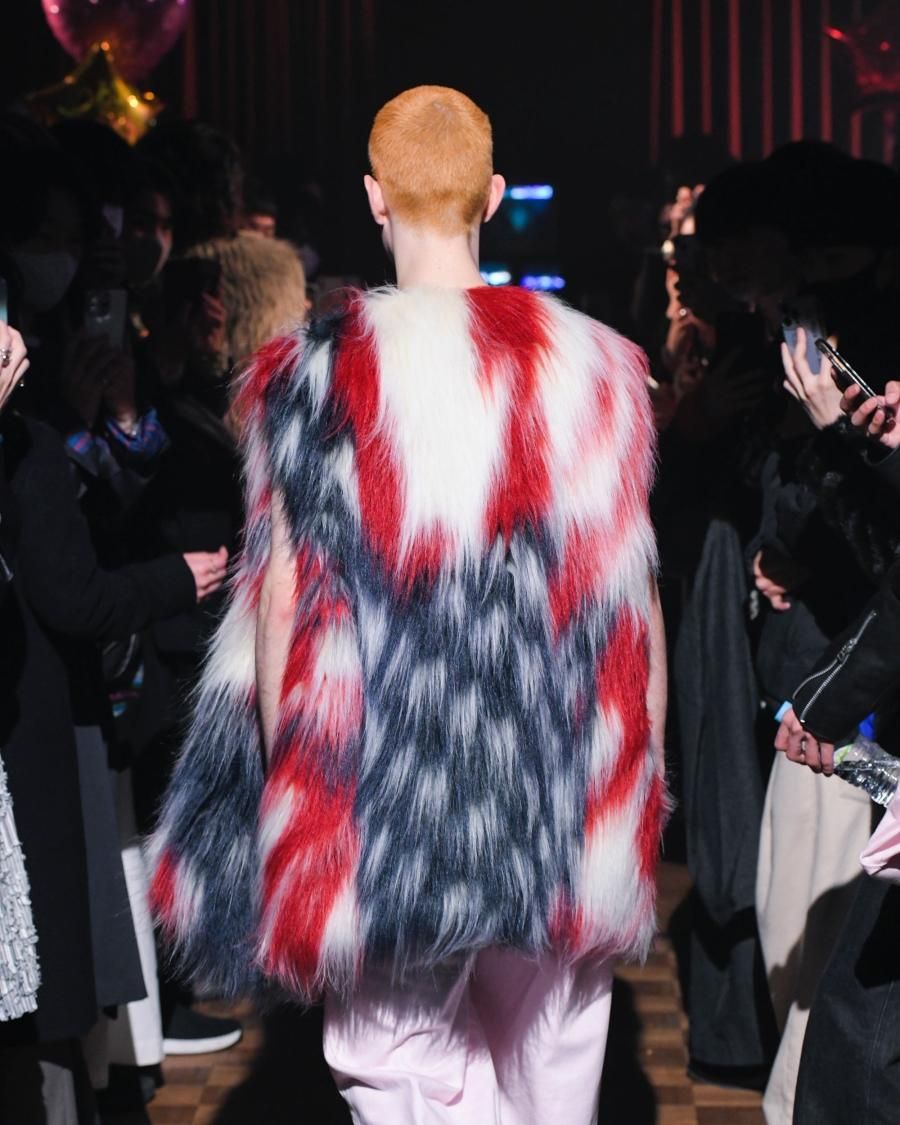 MASU（エムエーエスユー）のMARBLE FLAG FUR VESTの通販サイト