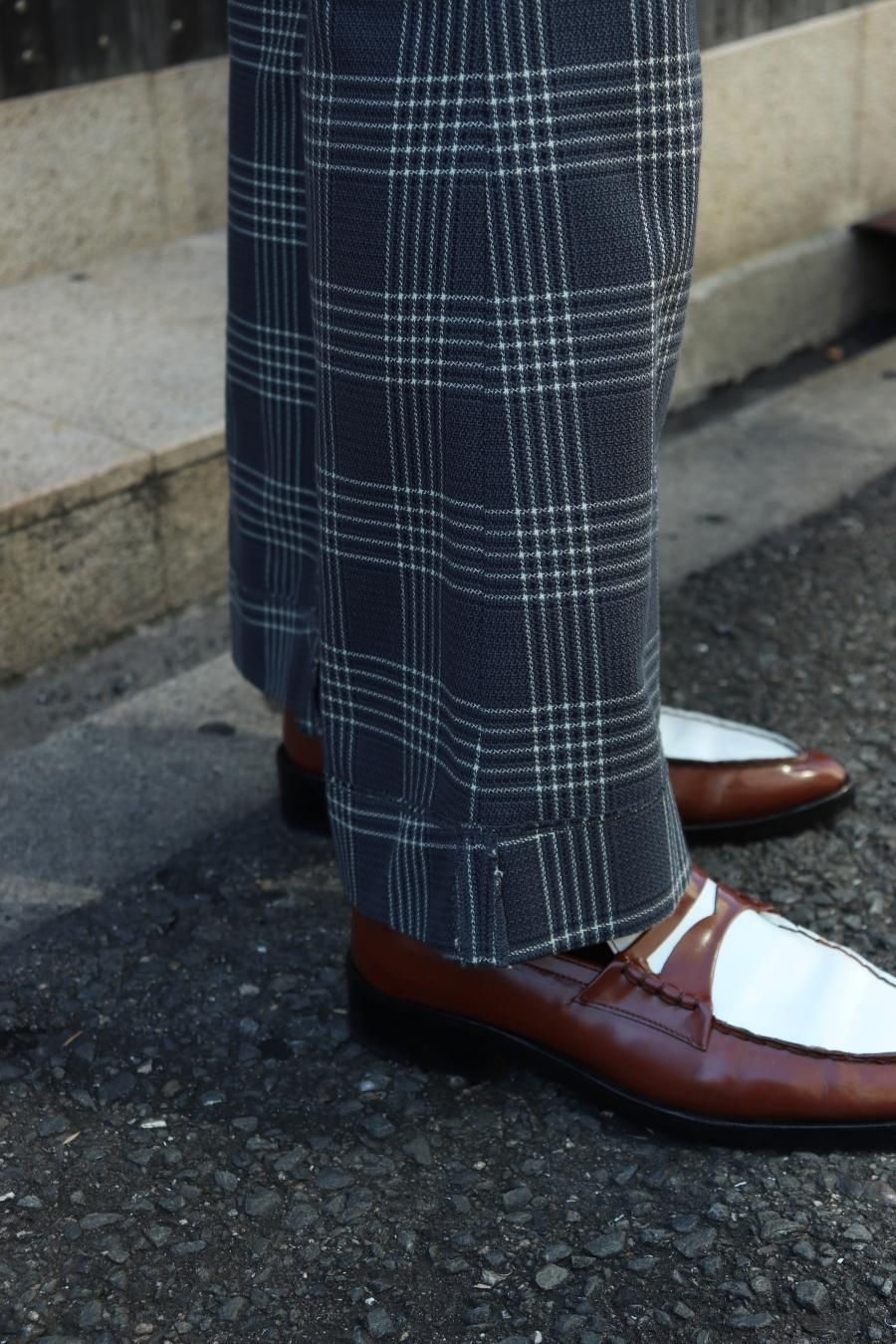 MASU（エムエーエスユー）のGLEN PLAID FLARE TROUSERS CHARCOAL