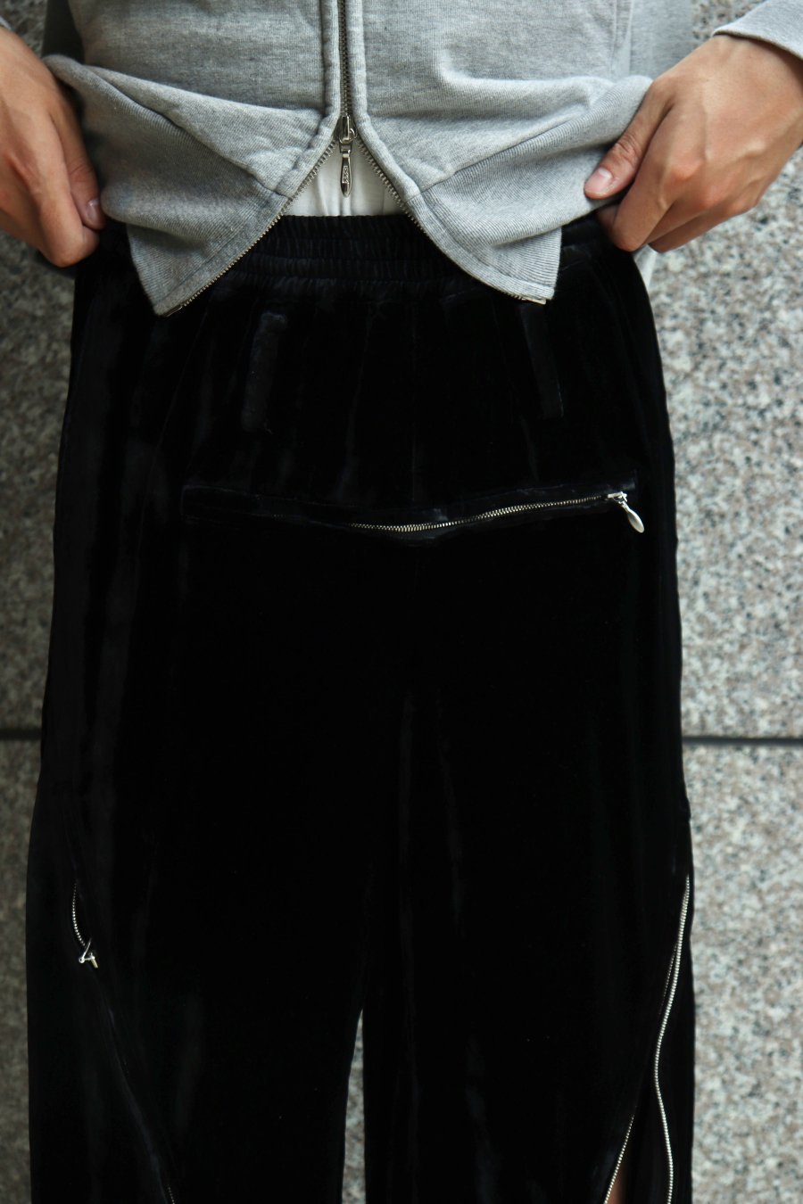 MASU（エムエーエスユー）のVELVET ZIPPER EASY PANTS BLACKの通販 