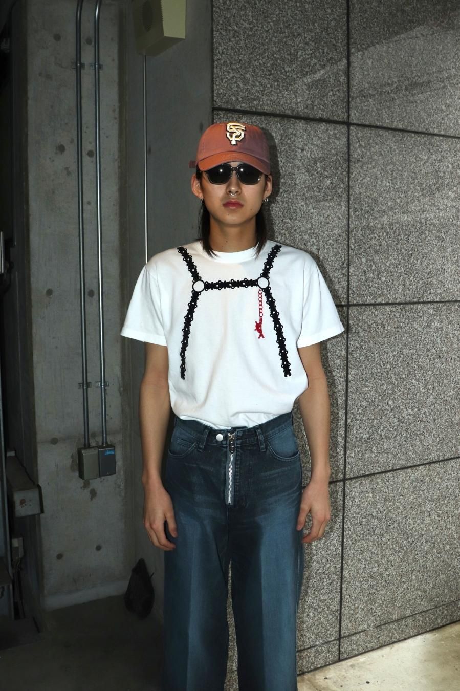 MASU（エムエーエスユー）のFLOCKY DOLL HARNESS T-SHIRT WHITE