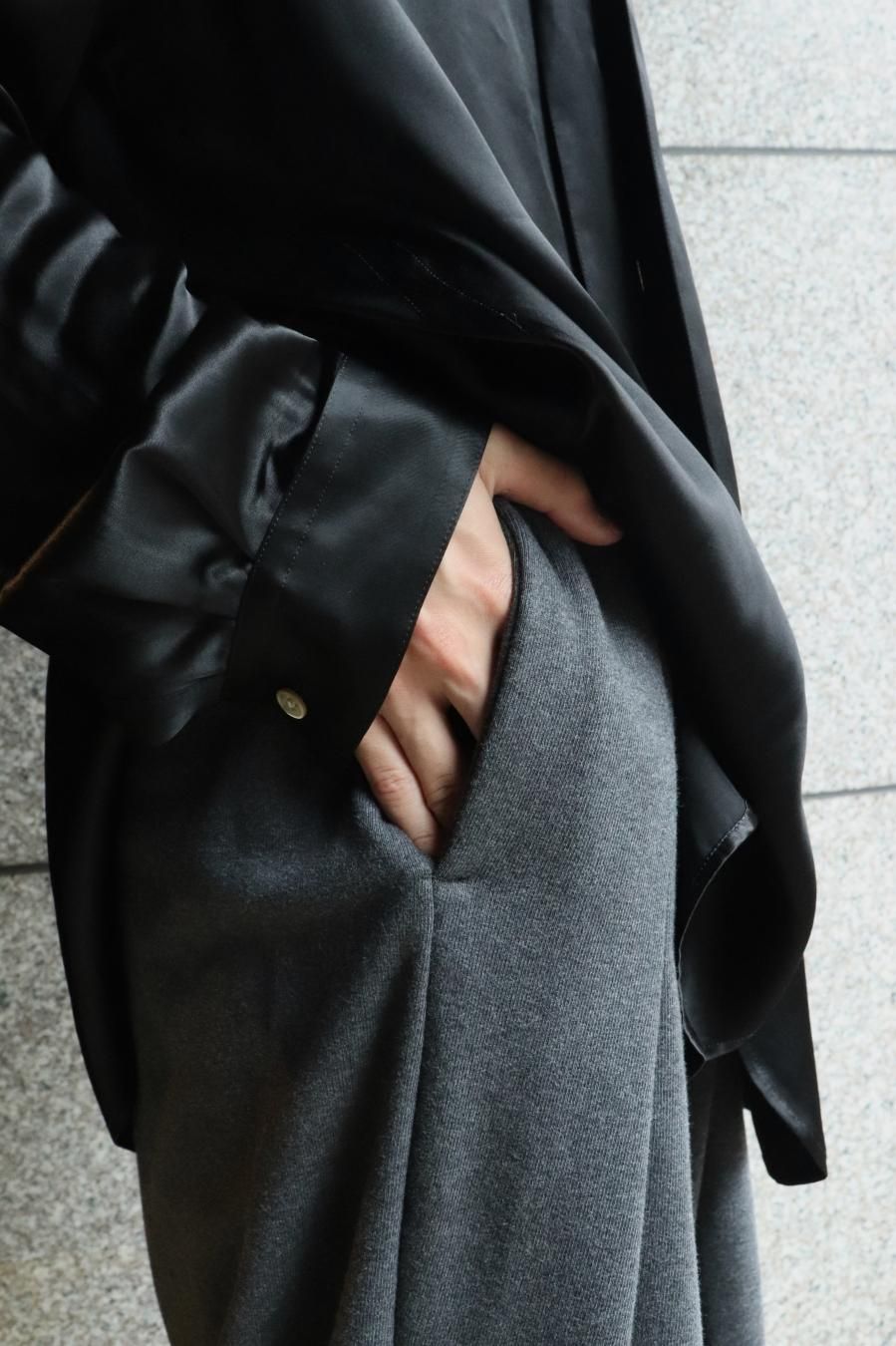 SHINYAKOZUKA(シンヤコズカ)のORDINARY HOME BAGGY-3 CHARCOALの SHINYAKOZUKA(シンヤコズカ)のORDINARY HOME BAGGY-3 CHARCOALの
