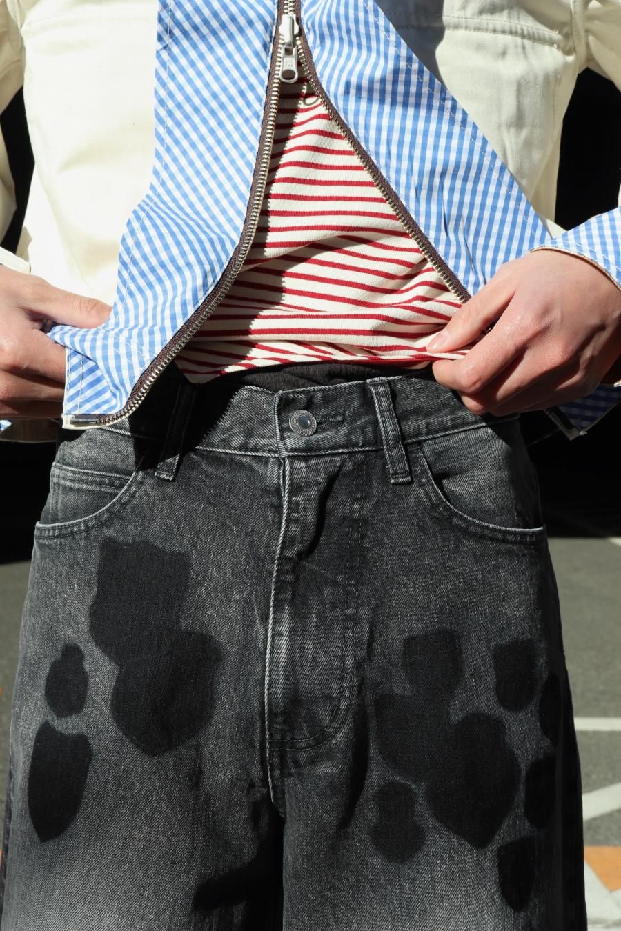 MASU（エムエーエスユー）の“MASU BOYS” EMBLEM BAGGY JEANS